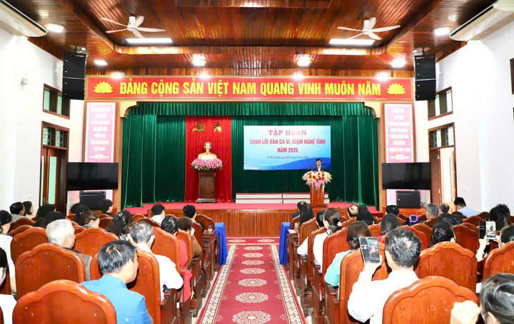 THÀNH PHỐ HÀ TĨNH TẬP HUẤN KỸ NĂNG SOẠN LỜI DÂN CA, VÍ, GIẶM NGHỆ TĨNH NĂM 2025